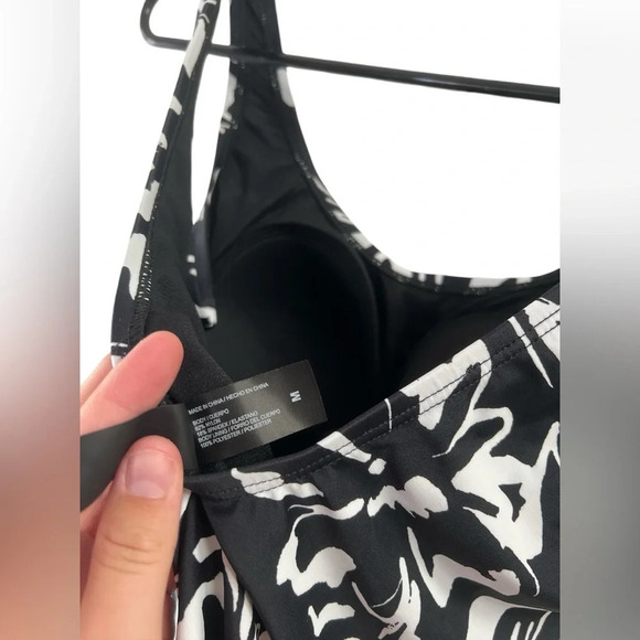 Hurley One piece floral swim suit - Picture 6 of 6